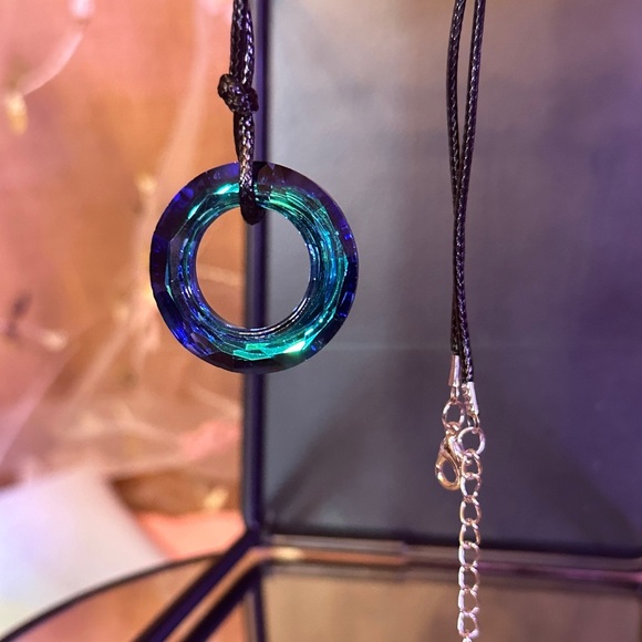 Necklace Iridescent Cut Ring Bermuda Blue Apx 1.25in - Picture 1 of 4